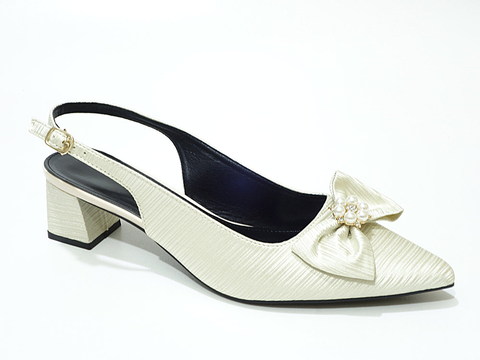 ストラップパンプス