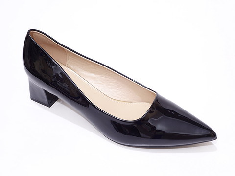 エナメルパンプス