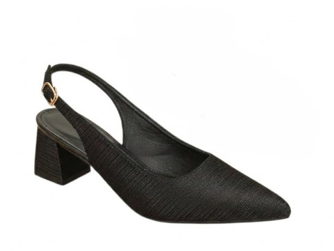 ストラップパンプス